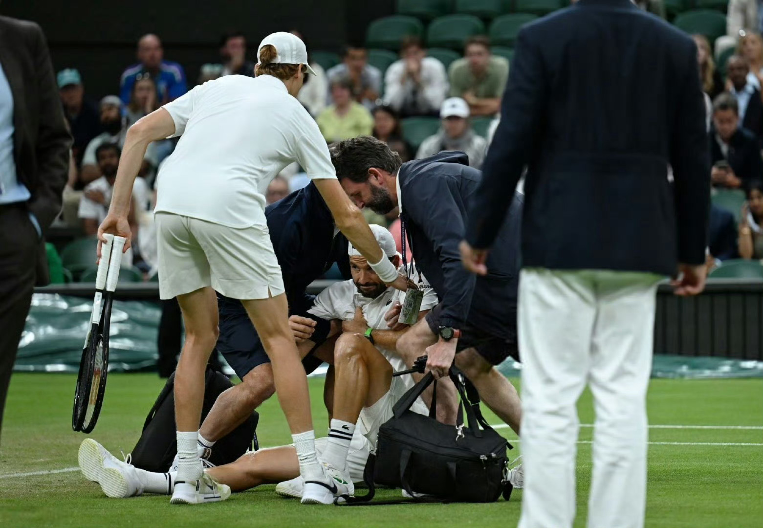 里昂发布备战花絮,赛前篮板制胜,德国杯任务艰巨,阵容厚度经受考验(经受住来自什么等方面的风险挑战考验) 里昂发布备战花絮,赛前篮板制胜,德国杯任务艰巨,阵容厚度经受考验(经受住来自什么等方面的风险挑战考验)